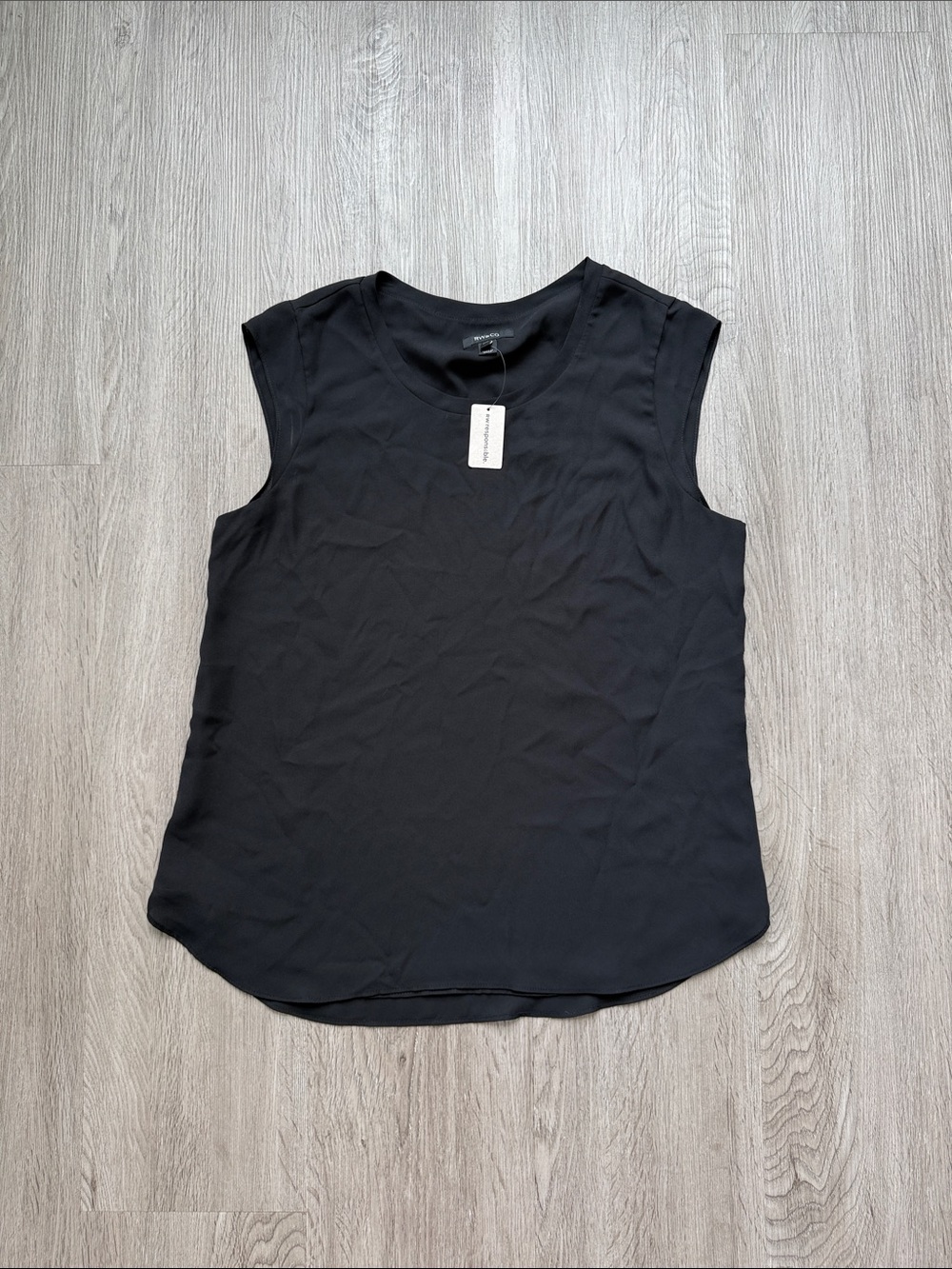 RW&CO. Black Sleeveless Round-Neck Shell Top
